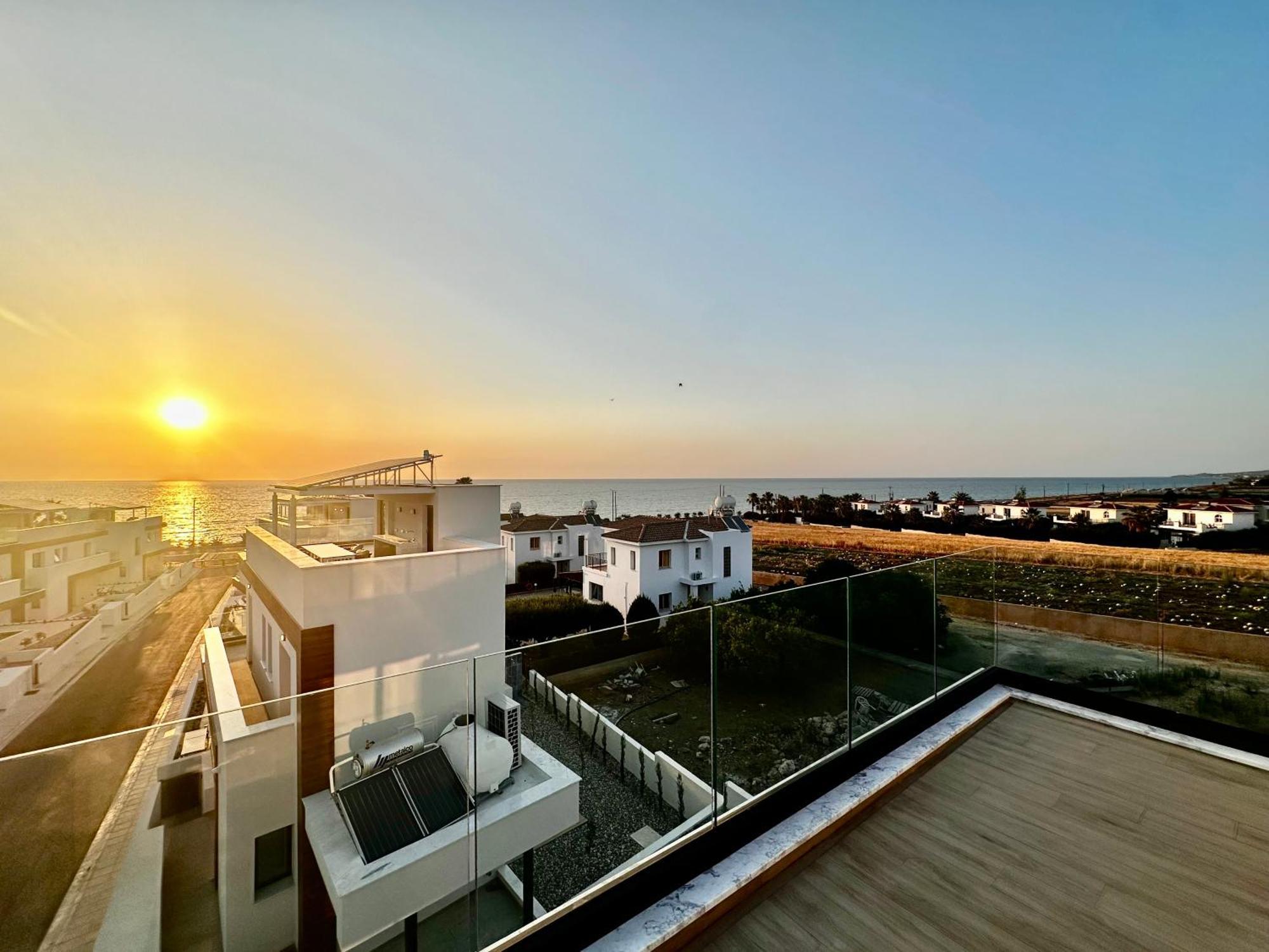 Santa Barbara Seafront Villas W Jacuzzi Pool 파포스 외부 사진