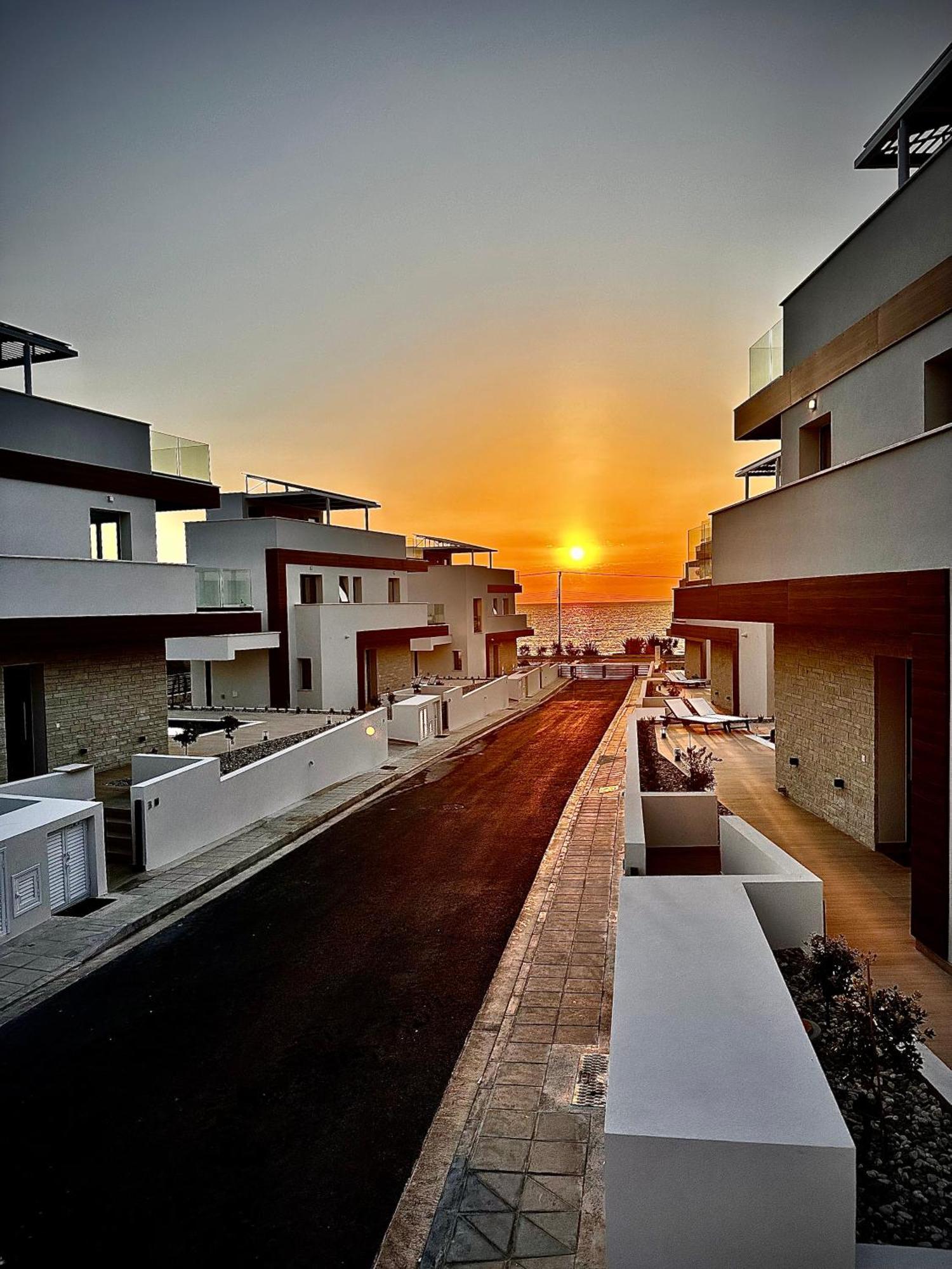 Santa Barbara Seafront Villas W Jacuzzi Pool 파포스 외부 사진