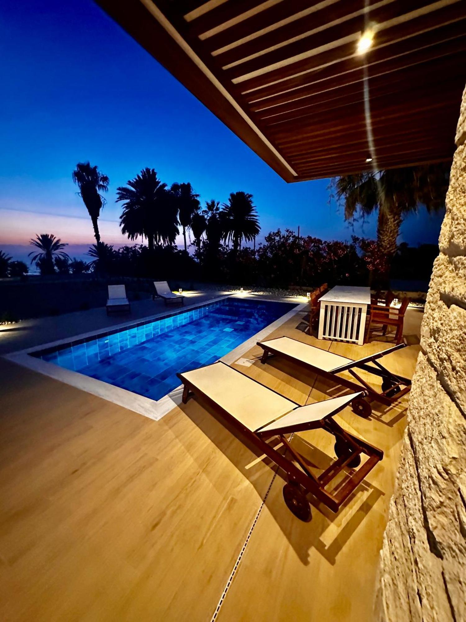 Santa Barbara Seafront Villas W Jacuzzi Pool 파포스 외부 사진