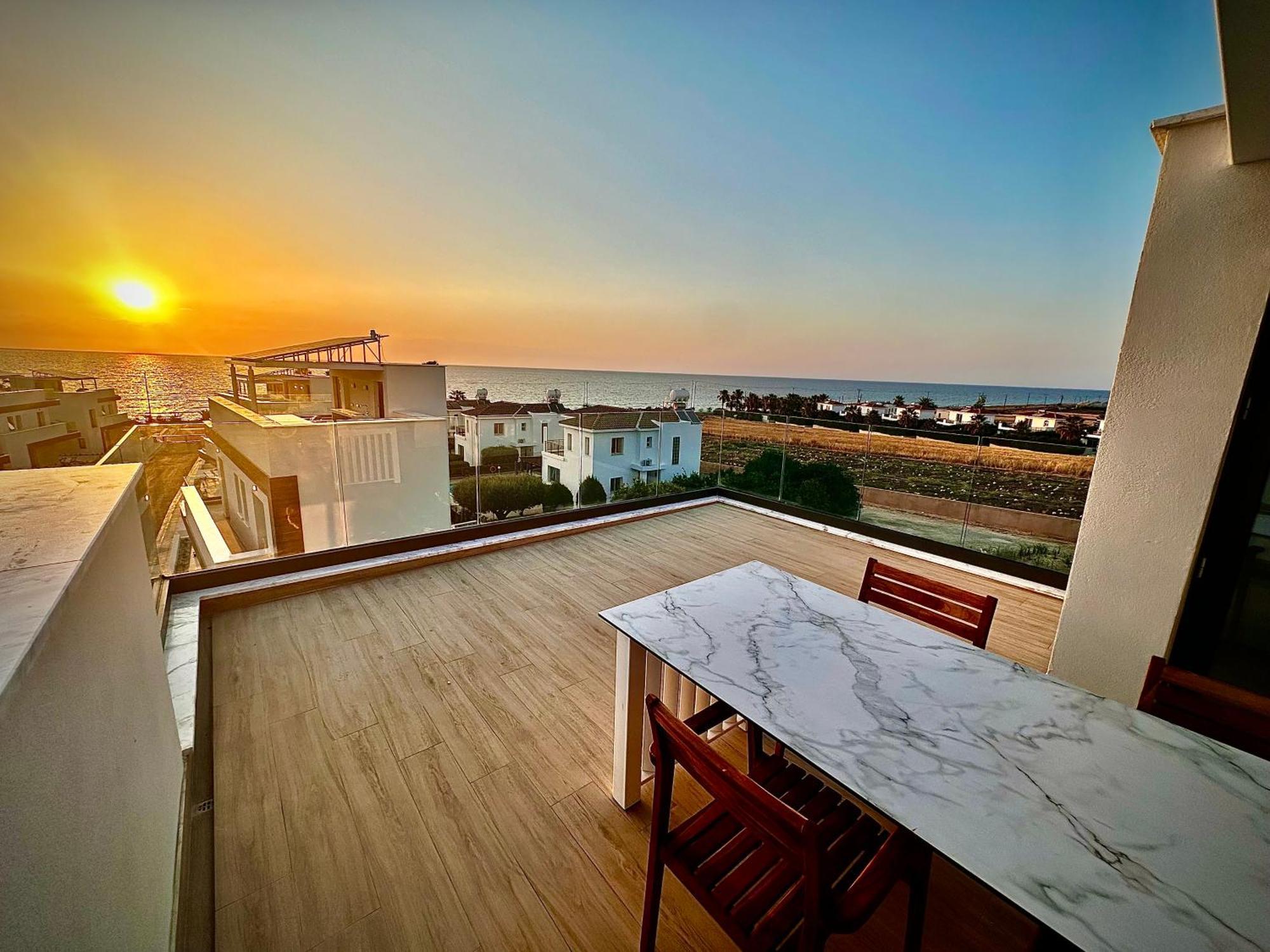 Santa Barbara Seafront Villas W Jacuzzi Pool 파포스 외부 사진
